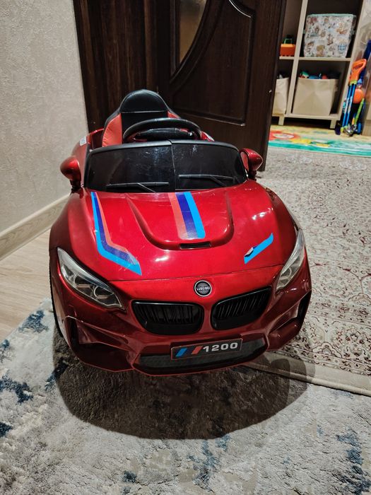 Продам машину на аккумуляторе