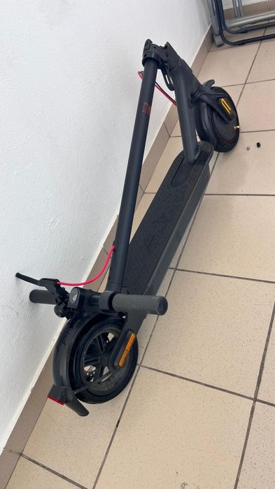 Vând trotineta electrica