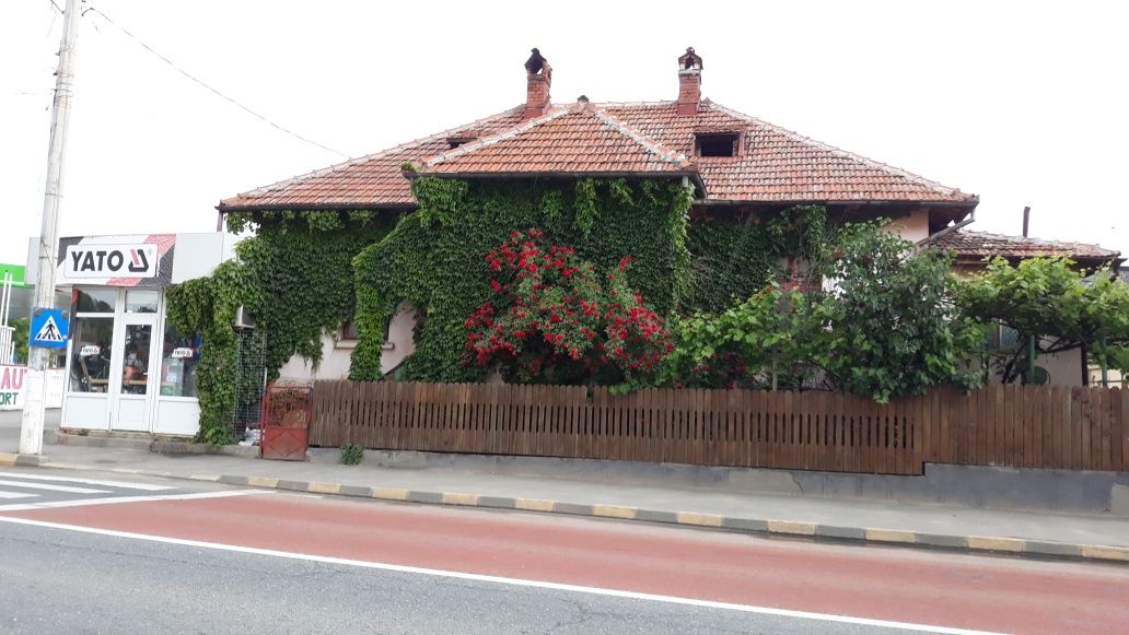 Casă de vânzare , teren central