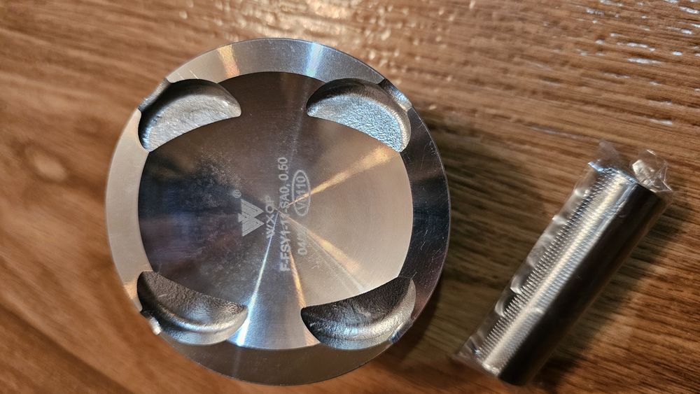 Продам поршни, новые.