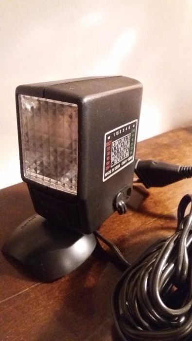 Продам практически новую фотовспышку ФИЛ - 46 с футляром