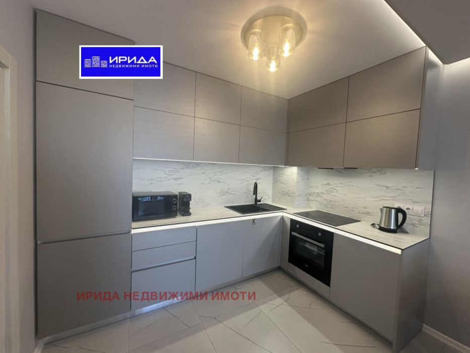 Дава се под наем Двустаен апартамент в София, Център - 56 кв.м за 870 € - Снимка #2