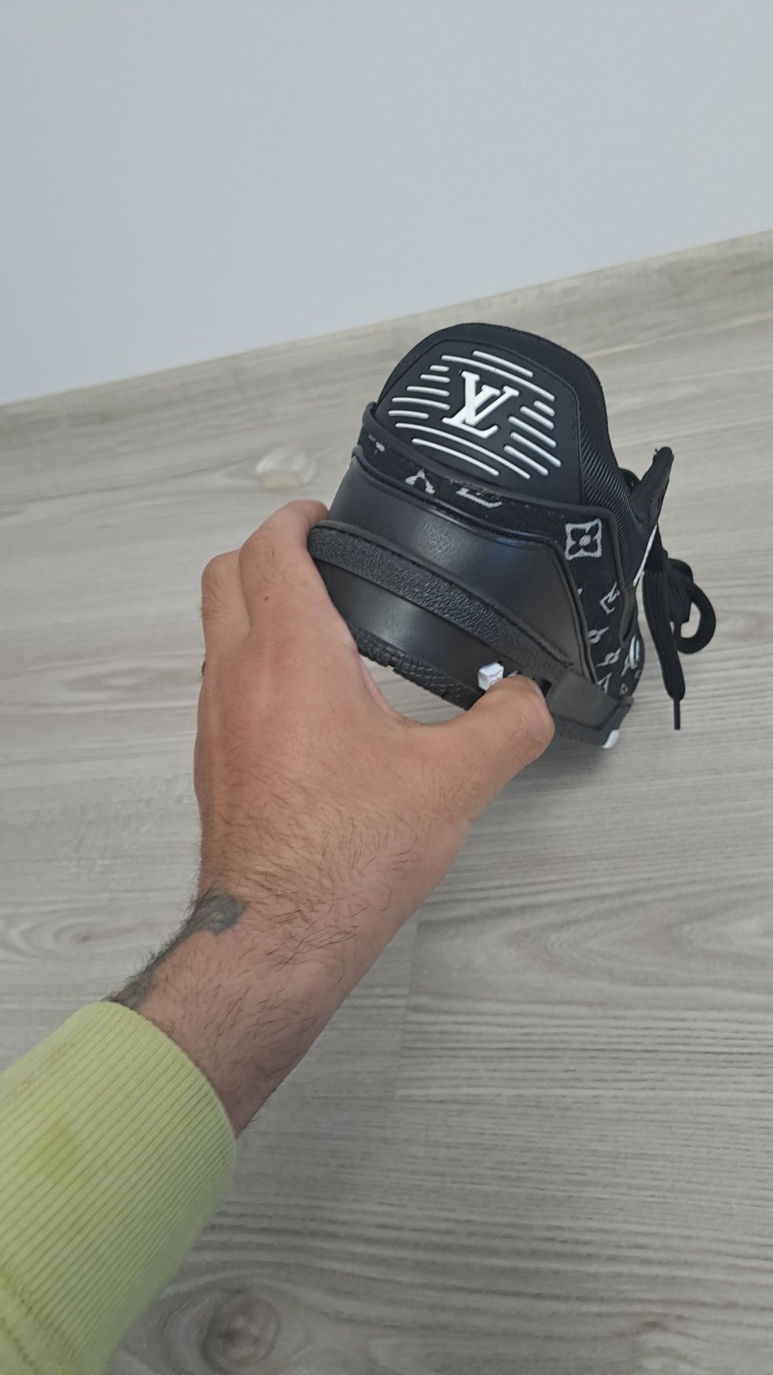 Adidasi Louis Vuitton Calitate Superioara  Model Nou
