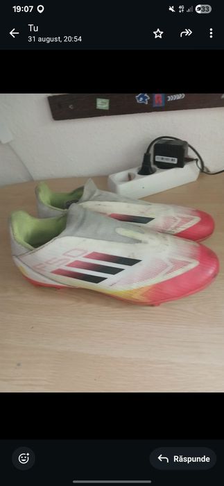 Ghete de fotbal adidas f50 laceless