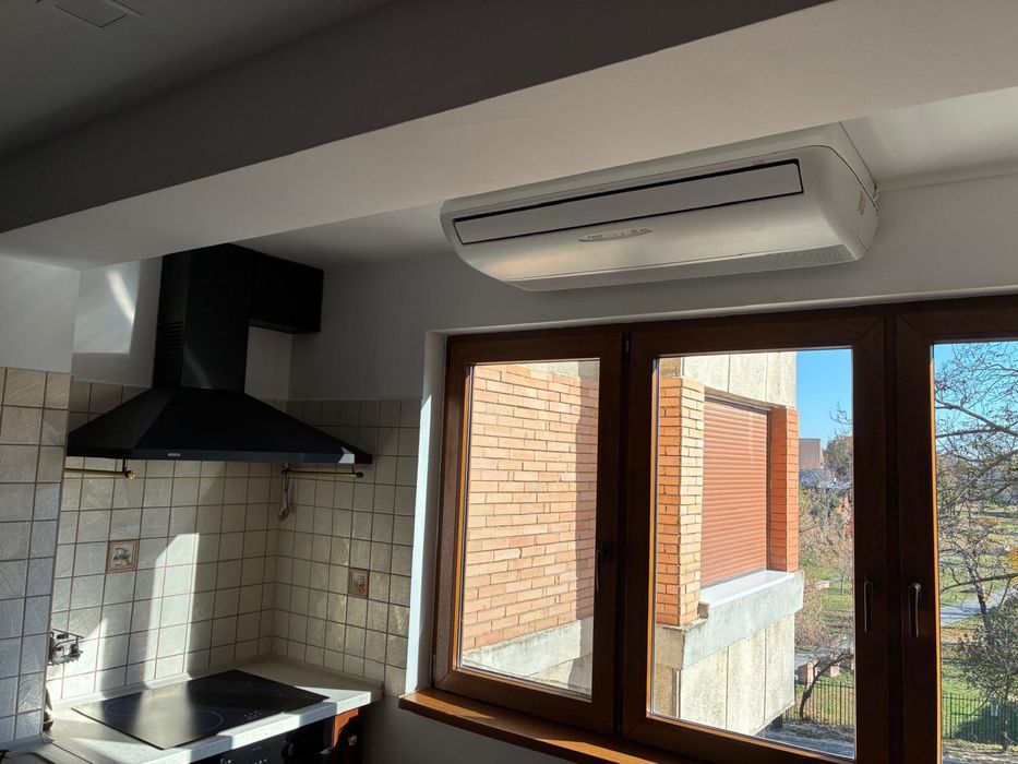 Vând apartament 4 camere centru civic etaj 1