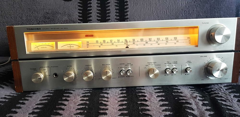 vintage TOSHIBA SA-320L (1970) stereo receiver tuner amplificator