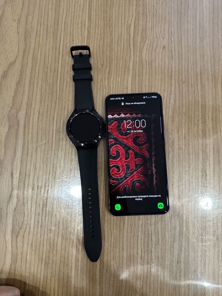 Samsung S23 и часы в идеальном состоянии.