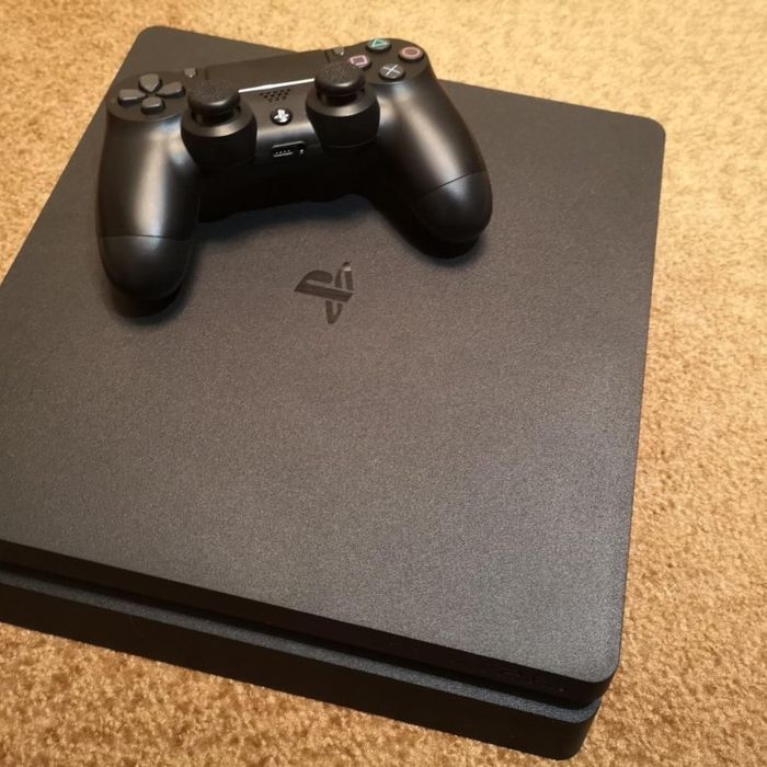 PlayStation 4 slim PS4 slim