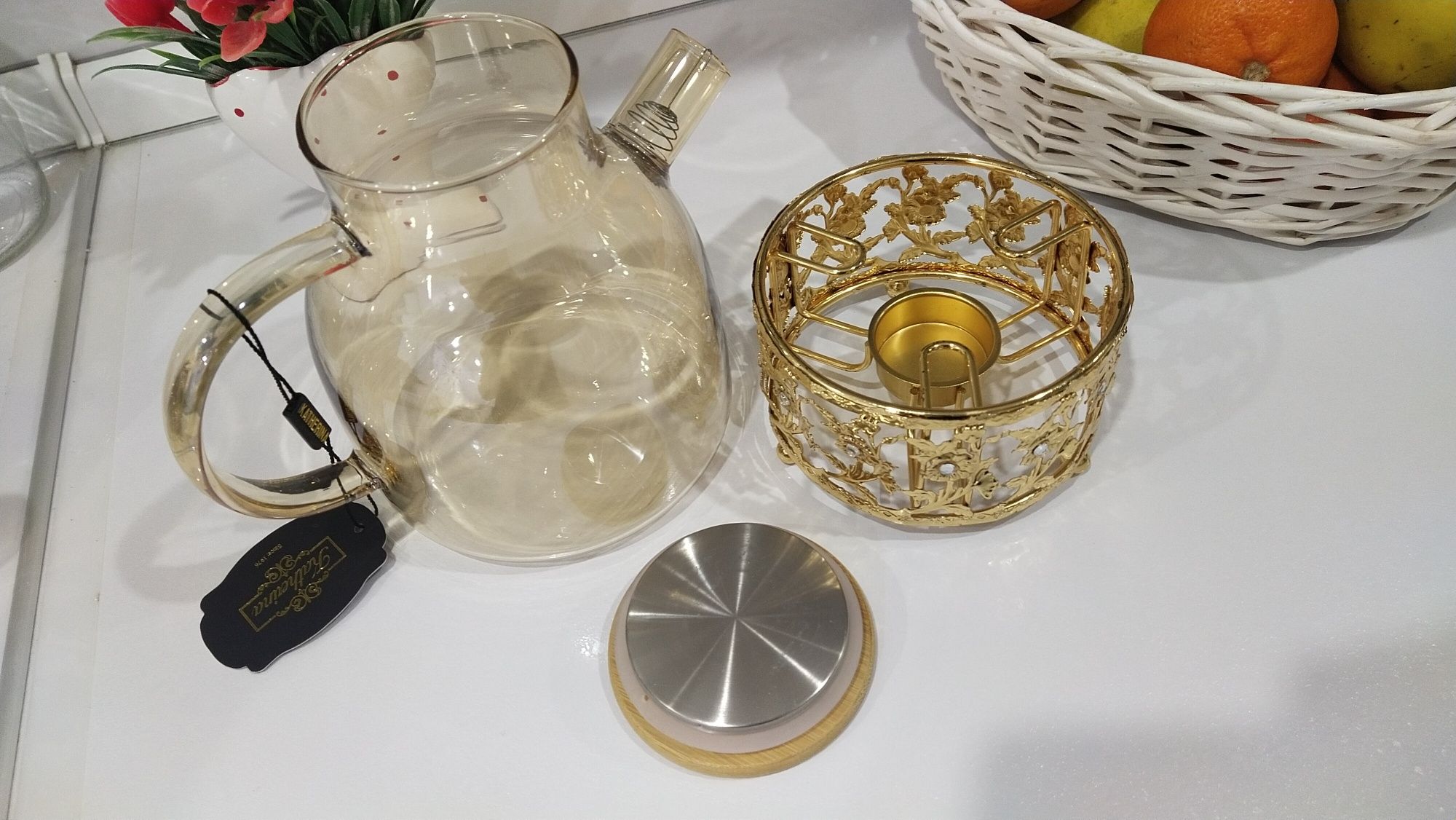 Чайник золотой, менажница, блюдо лист и сушилка для белья