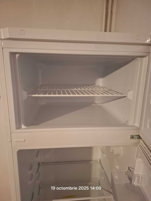 Vând frigider cu două uși Arctic