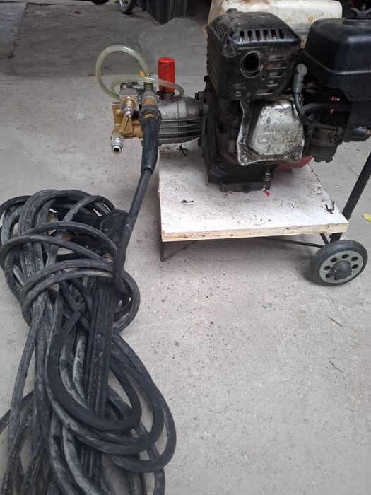 Vând motopompa de spălat cu presiune