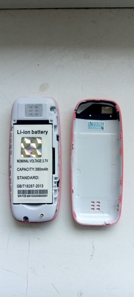Minitelefon dual SIM