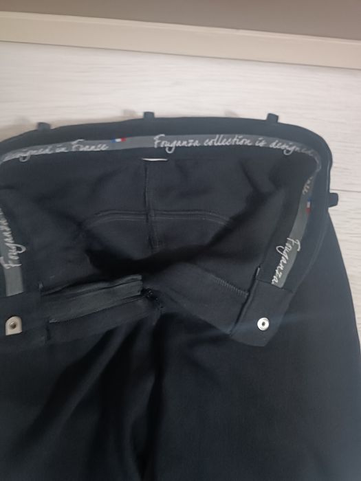 Vând pantaloni echitație,de culoare neagra , dama , folosiți o singura