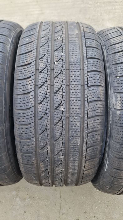 Set ca noi cauciucuri anvelope iarna 19 BMW 245/45/19 275/40/19