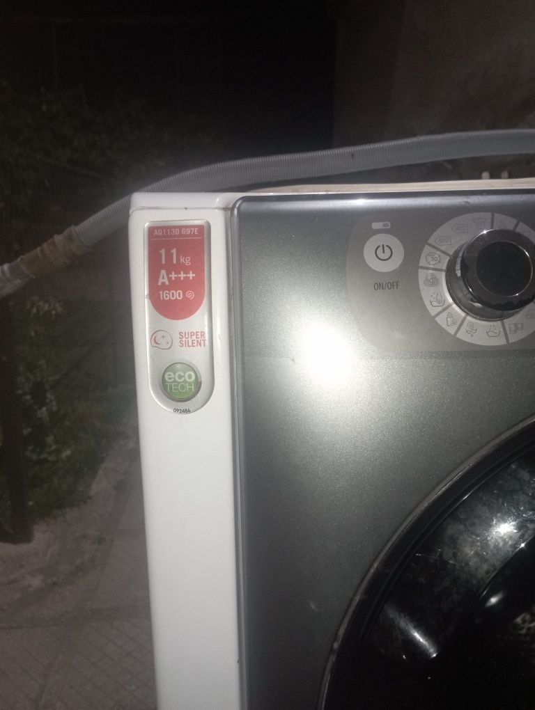 Работеща пералня Ariston Hotpoint aqltis