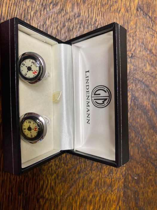 Butoni camasa - (busola) cu contur argintiu