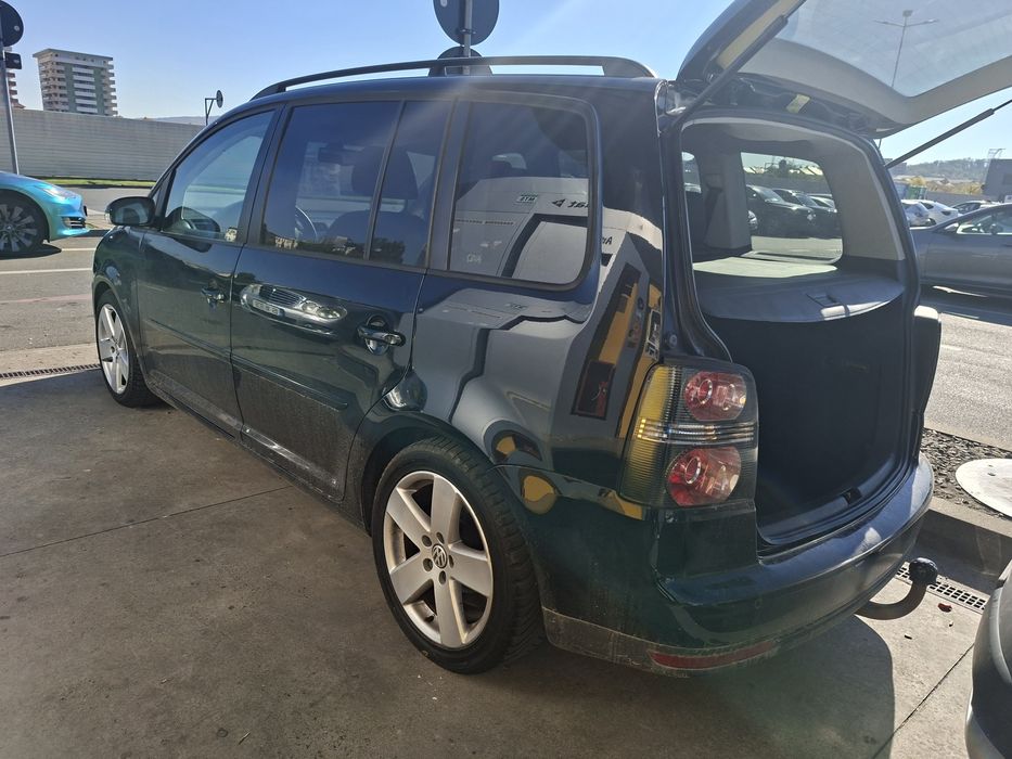 Vw touran facelift 1.9 tdi 105cp Germania 6+1 viteze jante 17 .