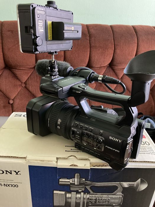 Vand camera video SONY HXR-NX100