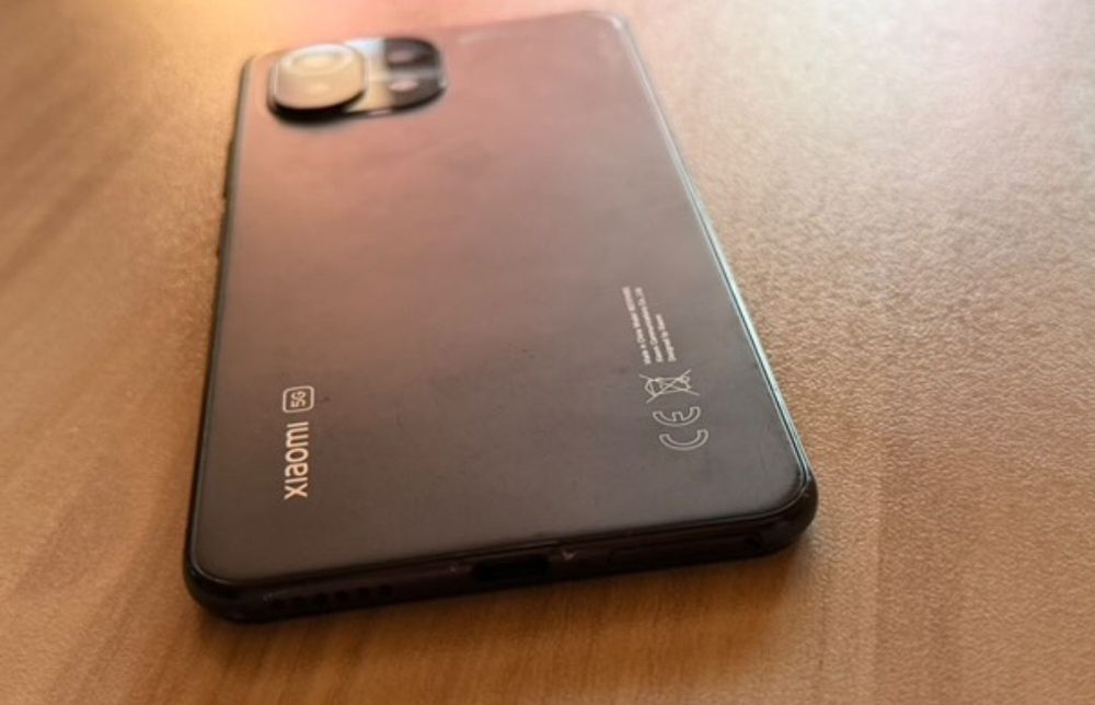 Продавам Xiaomi 11 Lite 5G
