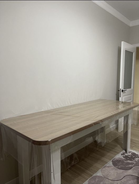 Красивый деревянный стол