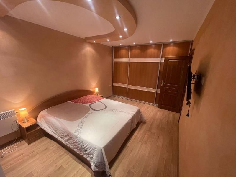 Тристаен апартамент в кв. Възраждане