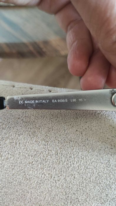 Emporio Armani оригинальные солнцезащитные очки.