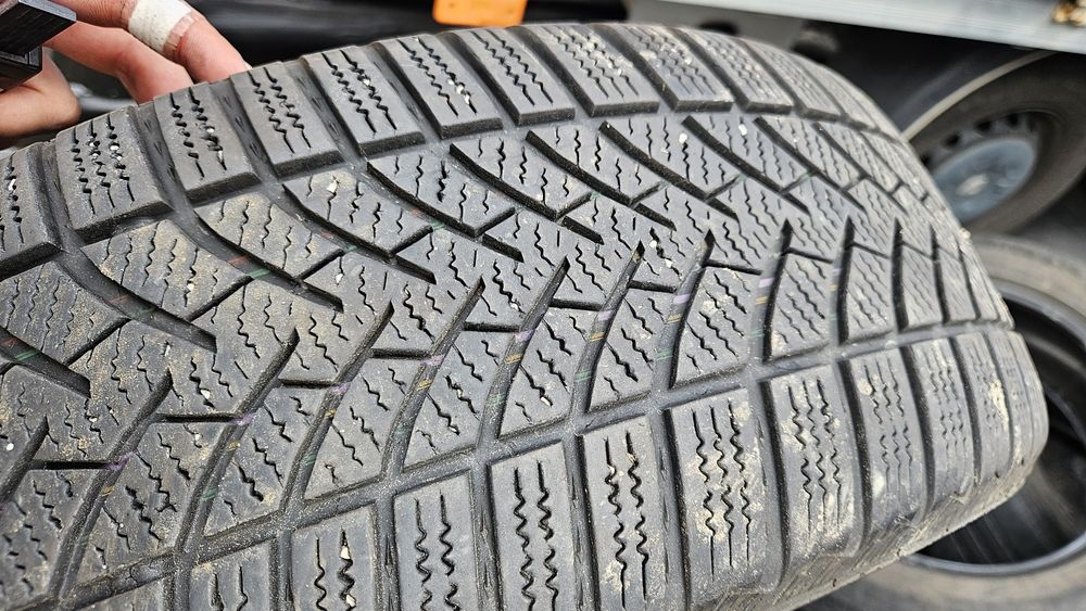 Гуми 205 55 16 семперит