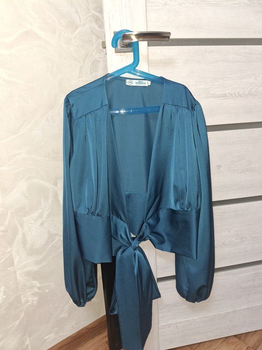 Продам блузку атласную