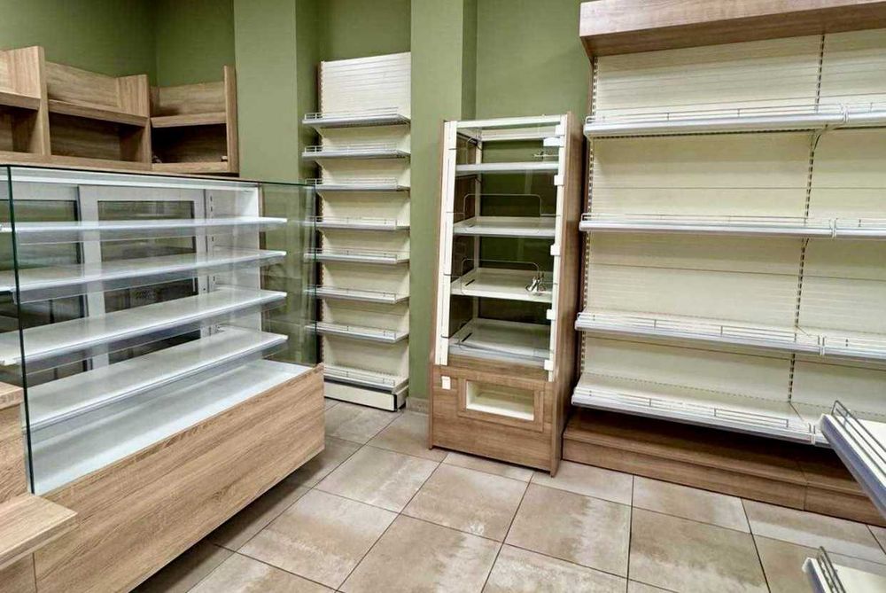 Продавам стелажи, неутрална витрина и щанд маса за магазин в София
