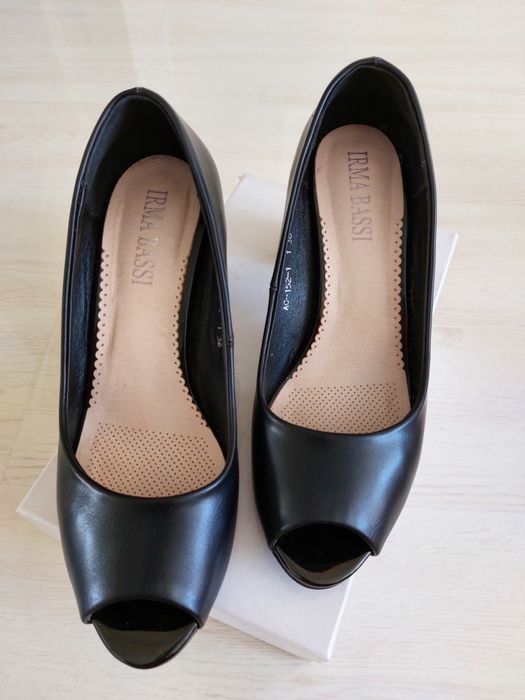 Женские  черные туфли