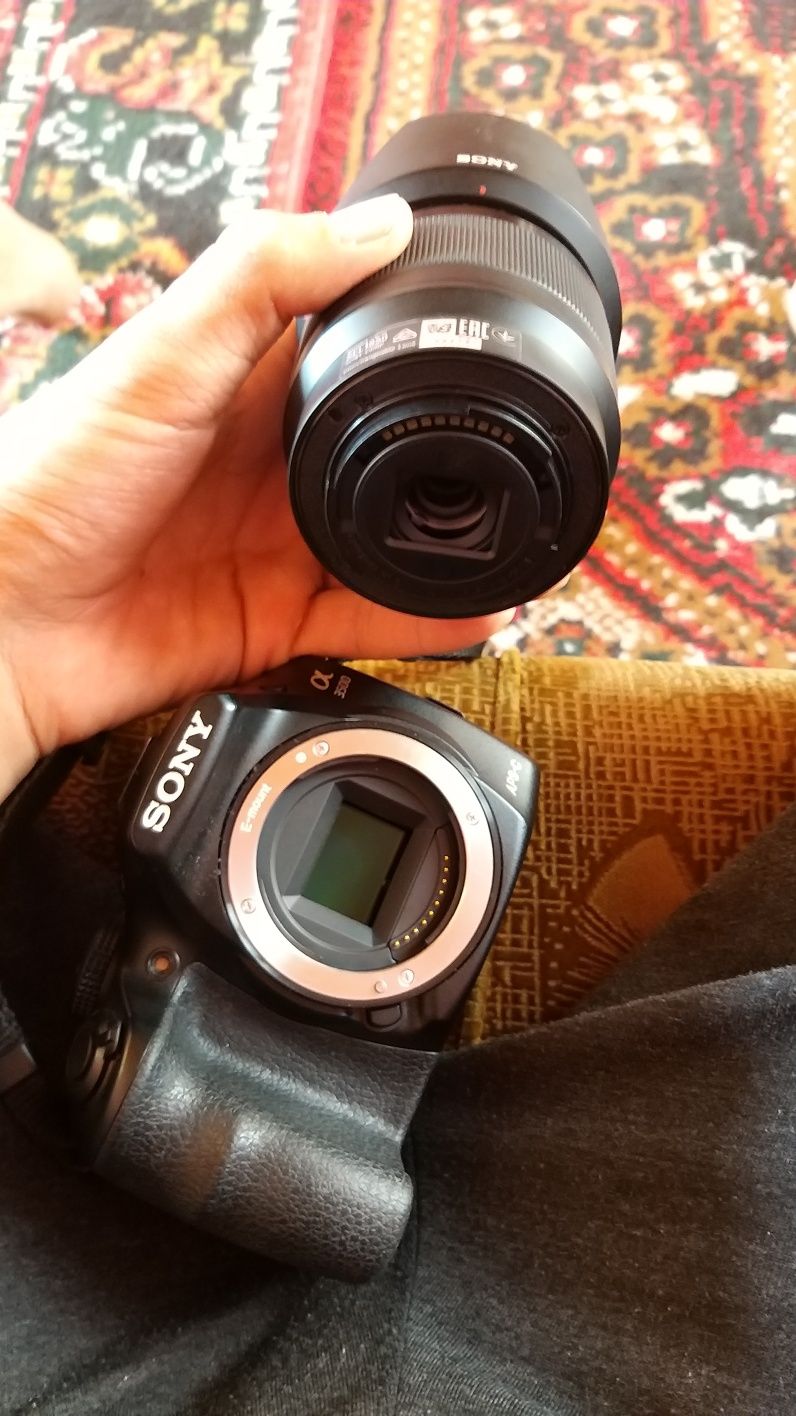 Sony Aplha 3500 (ILCE-3500)+ 18-55mm linza ideal holatda