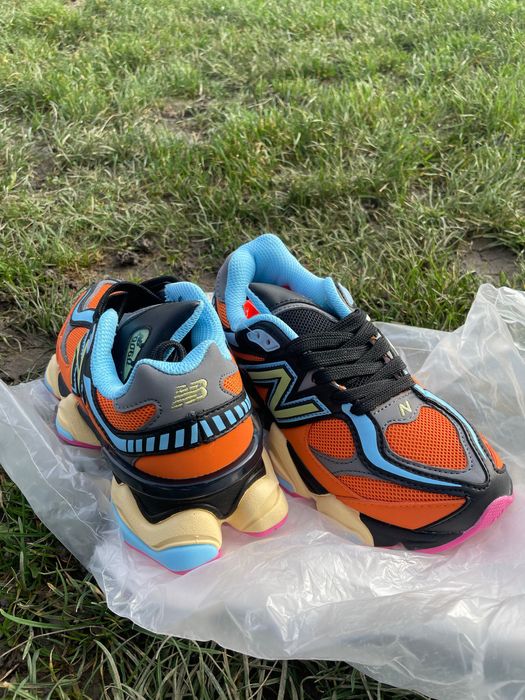 Vând New Balance 9060