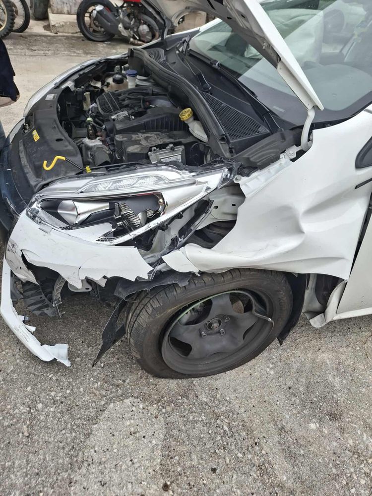 Peugeot 208 на части всичко налично освен удара