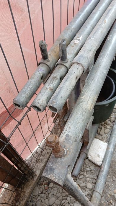 Vand 2 picioare de schela cu panouri de 3 metri din lemn