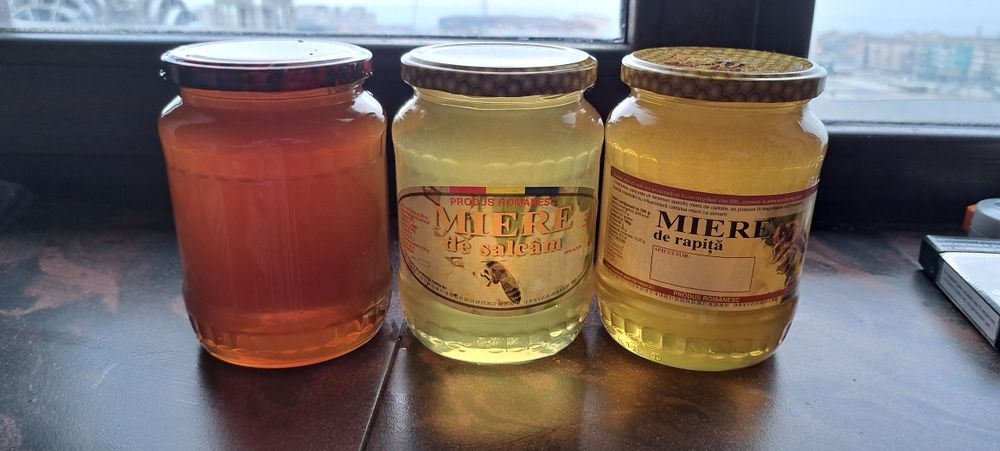 Miere, rapita și salcam angro