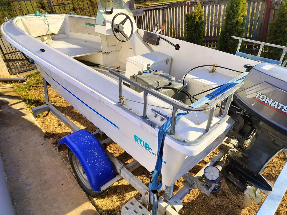 Vand sau Schimb barca cu motor. 4 m 4/5 persoane. Înmatriculate ambele