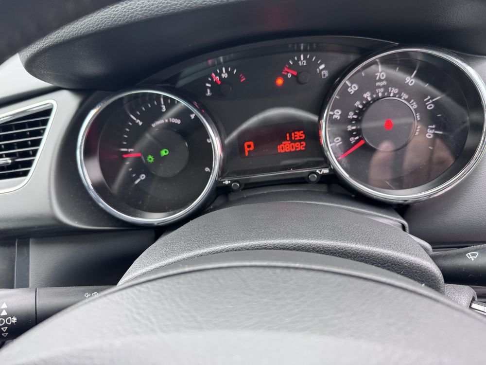 Dezmembrez Peugeot 3008