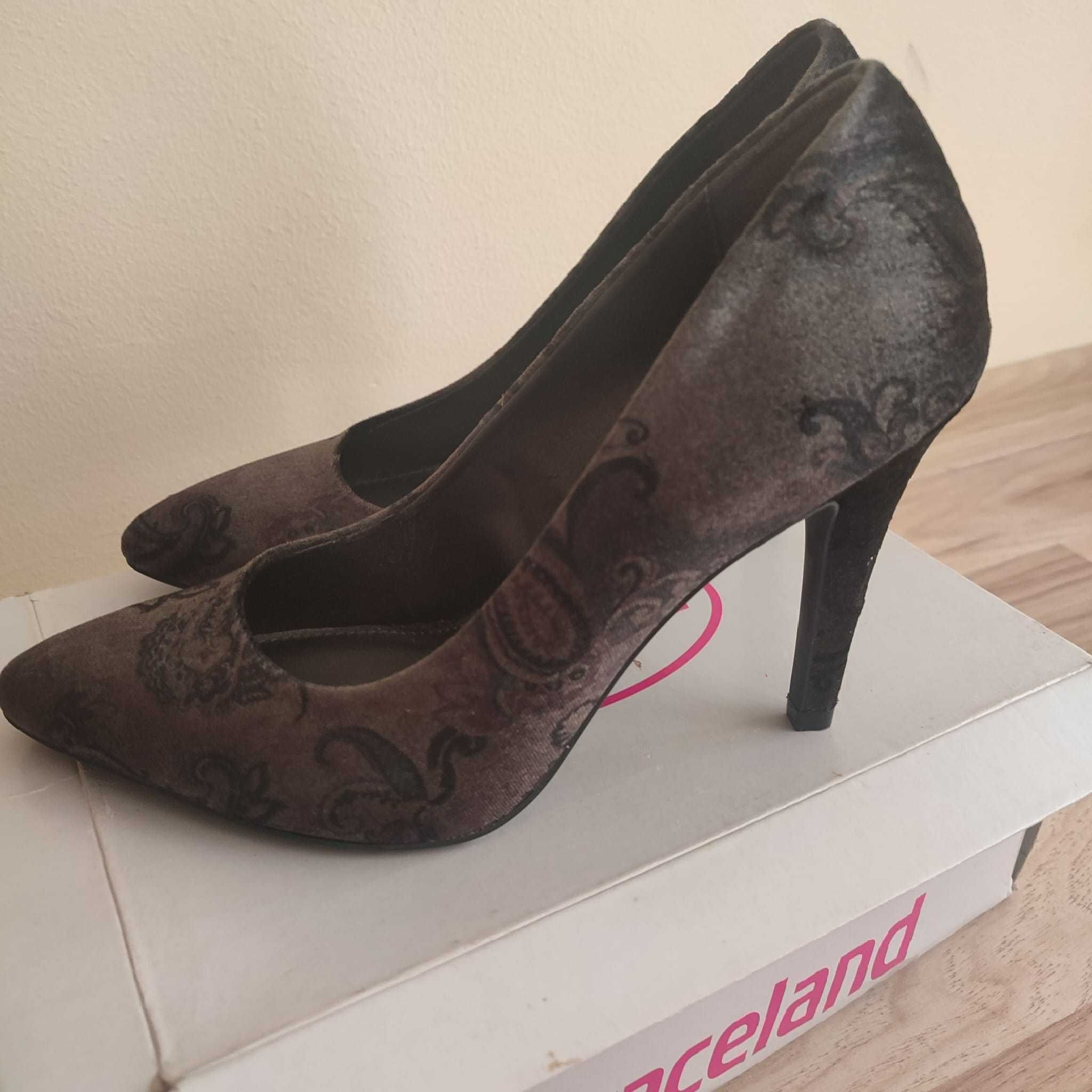 Pantofi oliv, piele intoarsa, verde inchis cu model discret, negru ,