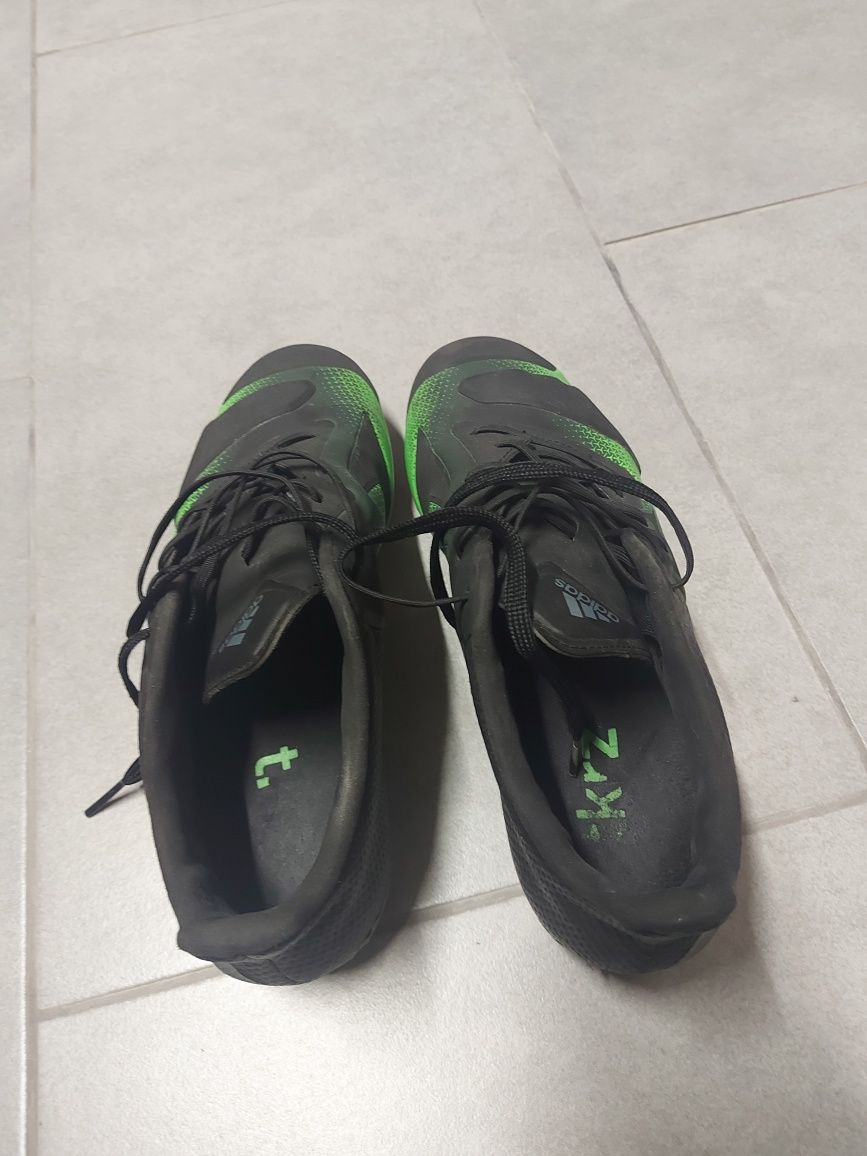 Футболни обувки Addidas (бутонки за изкуствен терен) номер (40)