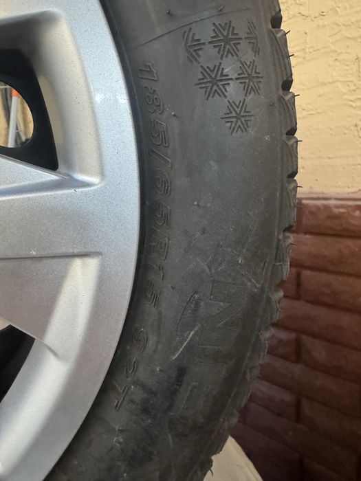 Шины с дисками и колпаками