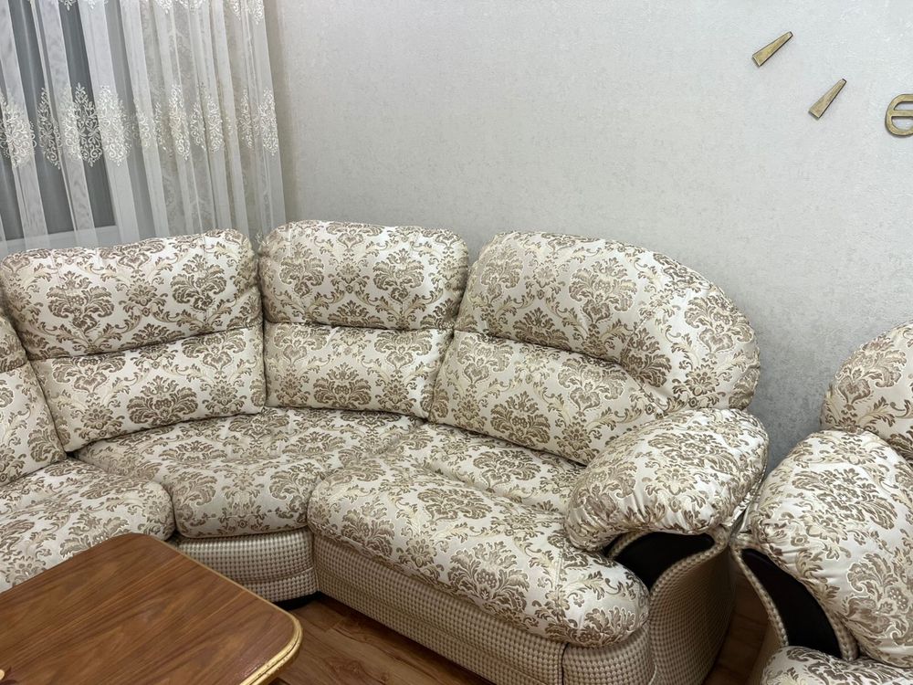 Продам диван угловой с креслом