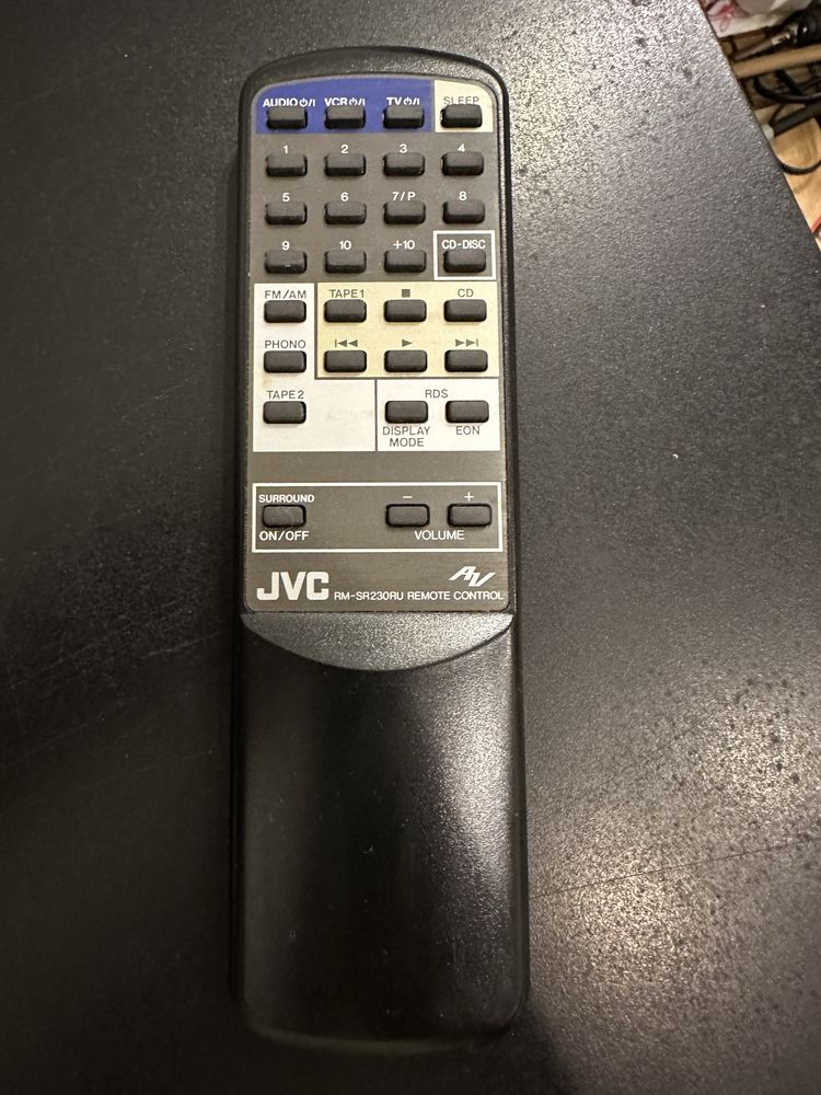 Linie audio JVC cu telecomanda