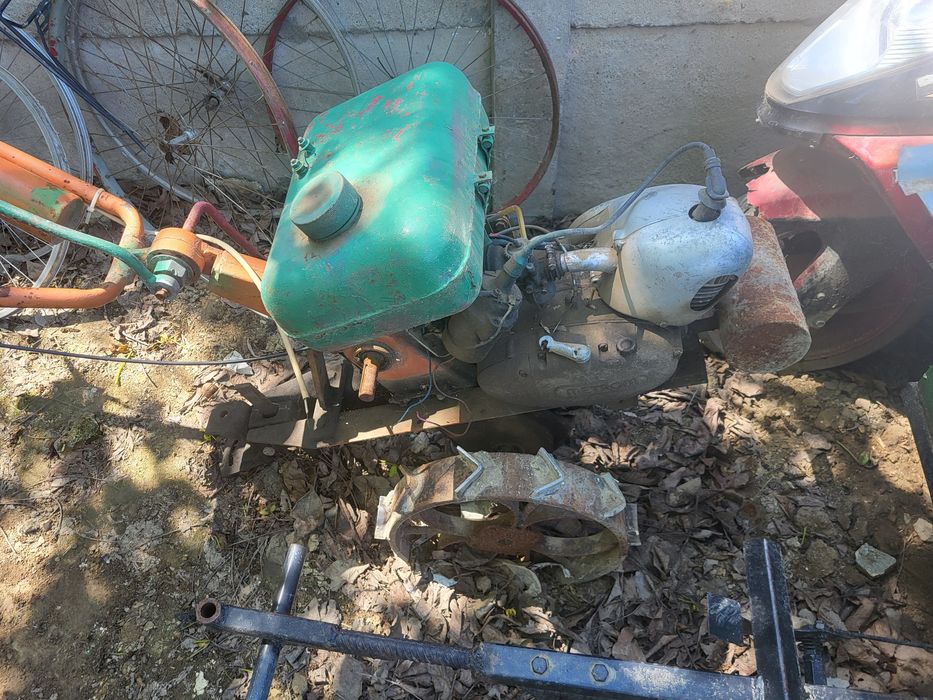 Vând motocultor cu motor de mobră
