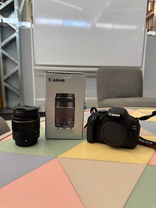Canon EOS 600D + 2 obiective (Canon ED 75-300mm + Canon EF 18-55mm)