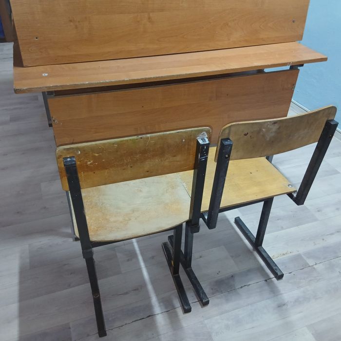 Школные парты с стулом