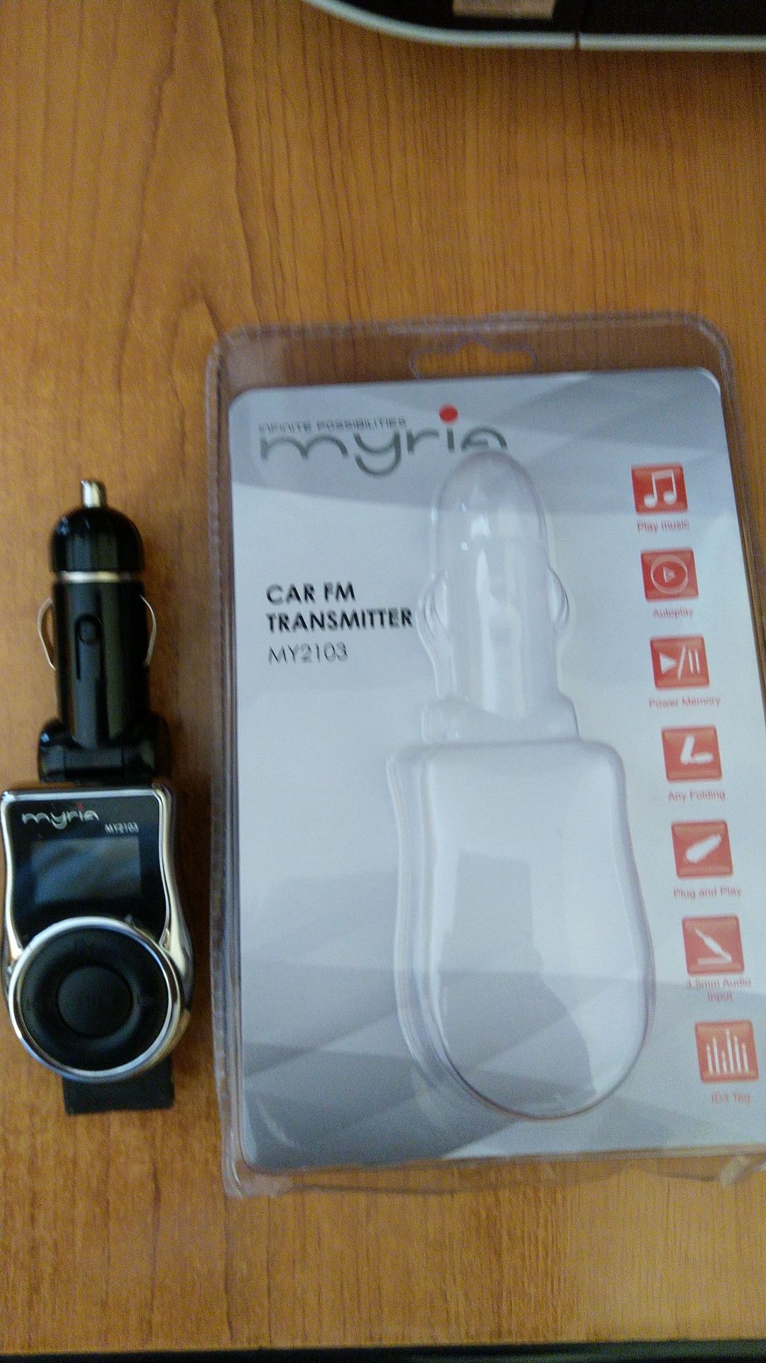 Modulator FM mp3 MYRIA cu USB card SD inclus si auxiliar