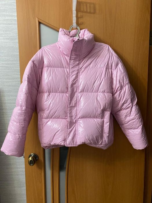 Продам зимние две женские куртки,размер обоих курток S.