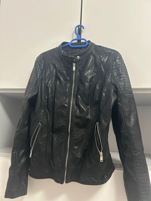 Jacheta neagra din imitație de piele
