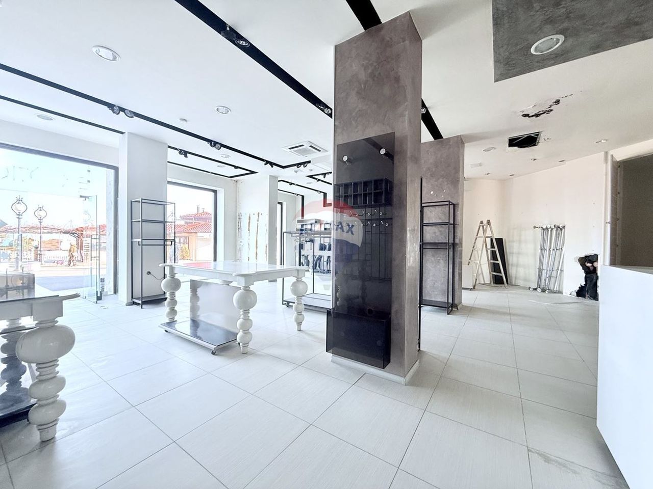 Дава се под наем Магазин в к.к. Златни пясъци - 189 кв.м за 43900 € - Снимка #10
