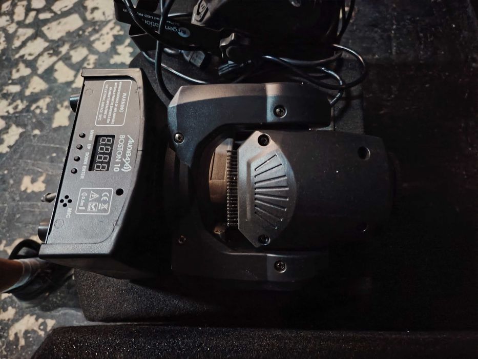 Vând sistem audio, lumini pentru club